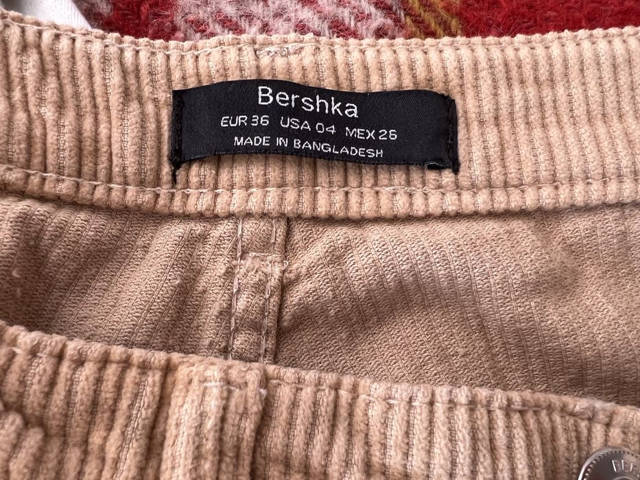 Дамски джинси на Bershka