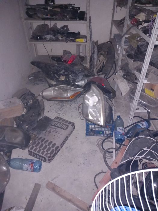 Piese auto  piese faruri