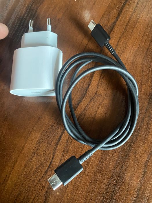 Zaryadchik samsung iphone ikkisi ham bor