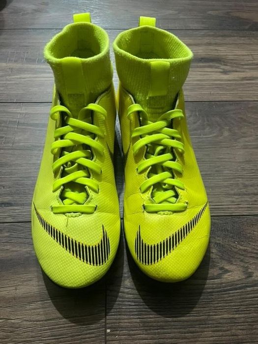 Ghete de fotbal Nike Superfly 6 club mărimea 34 stare buna