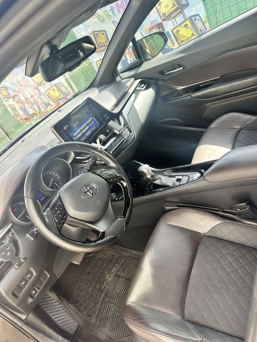 Toyota C-HR Hibrid – proprietar, dotări premium, cauciucuri noi