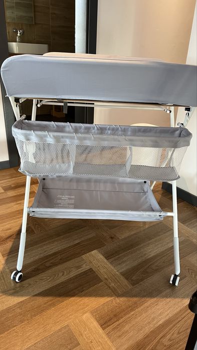 Masa de infasat si schimbat scutece