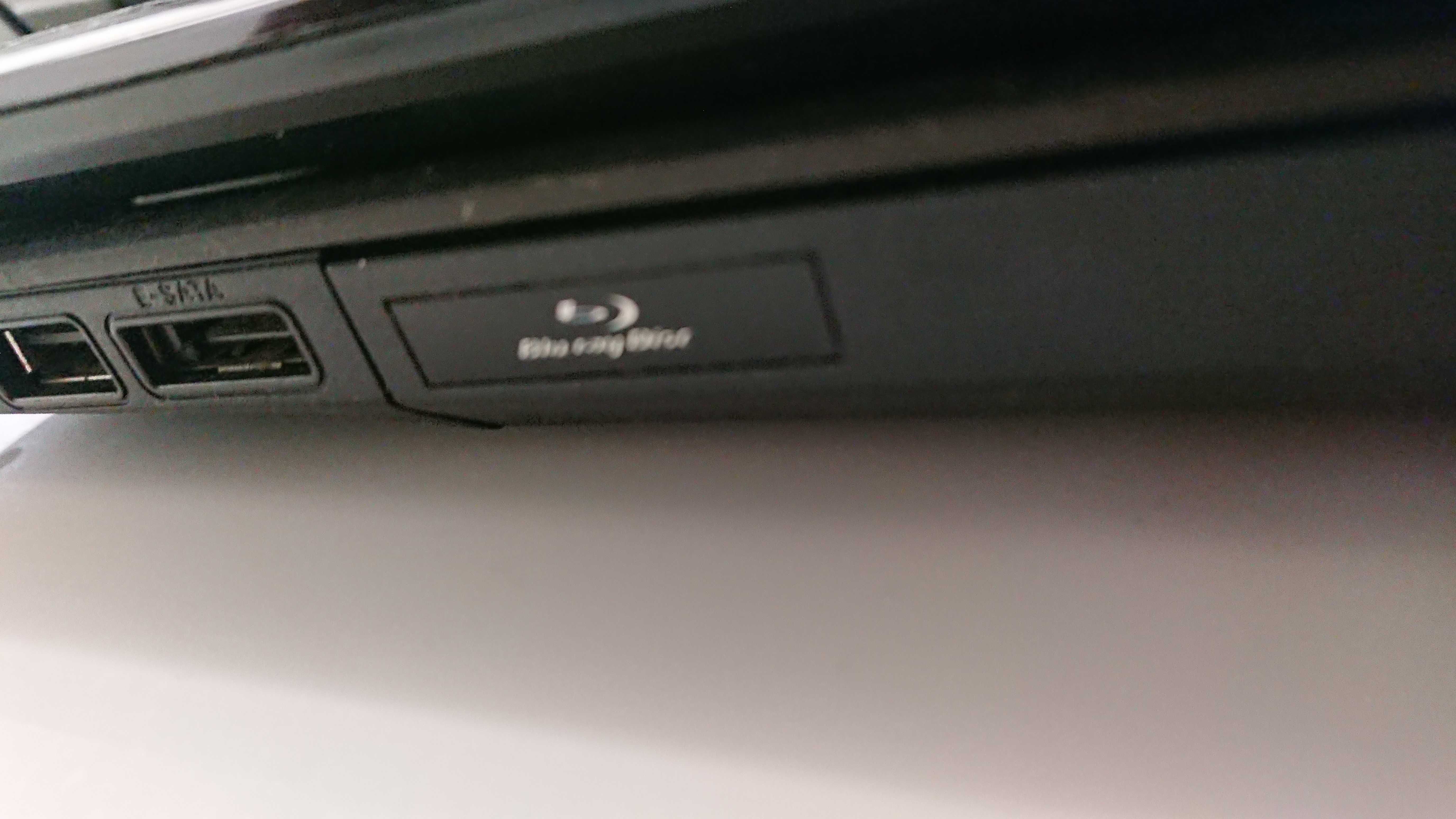 Vand laptop ASUS N61q i7 pentru piese , functioneaza doar pe HDMI