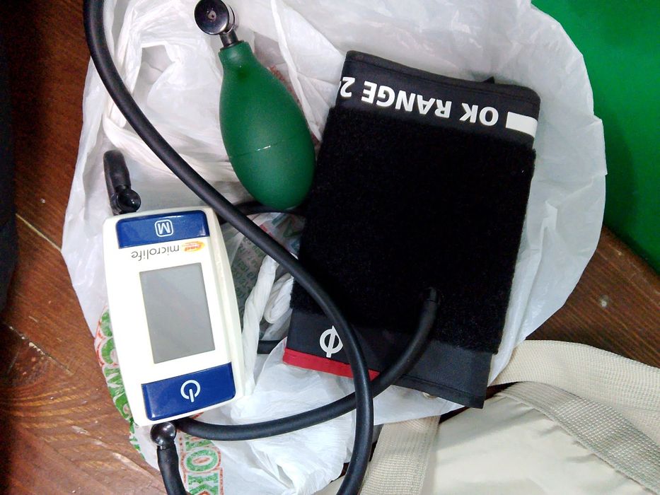 Продам танометр,измерять давление,полуавтомат