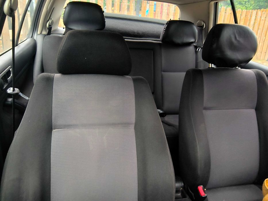 VW Golf 4 Gri 1.6 Benzina
