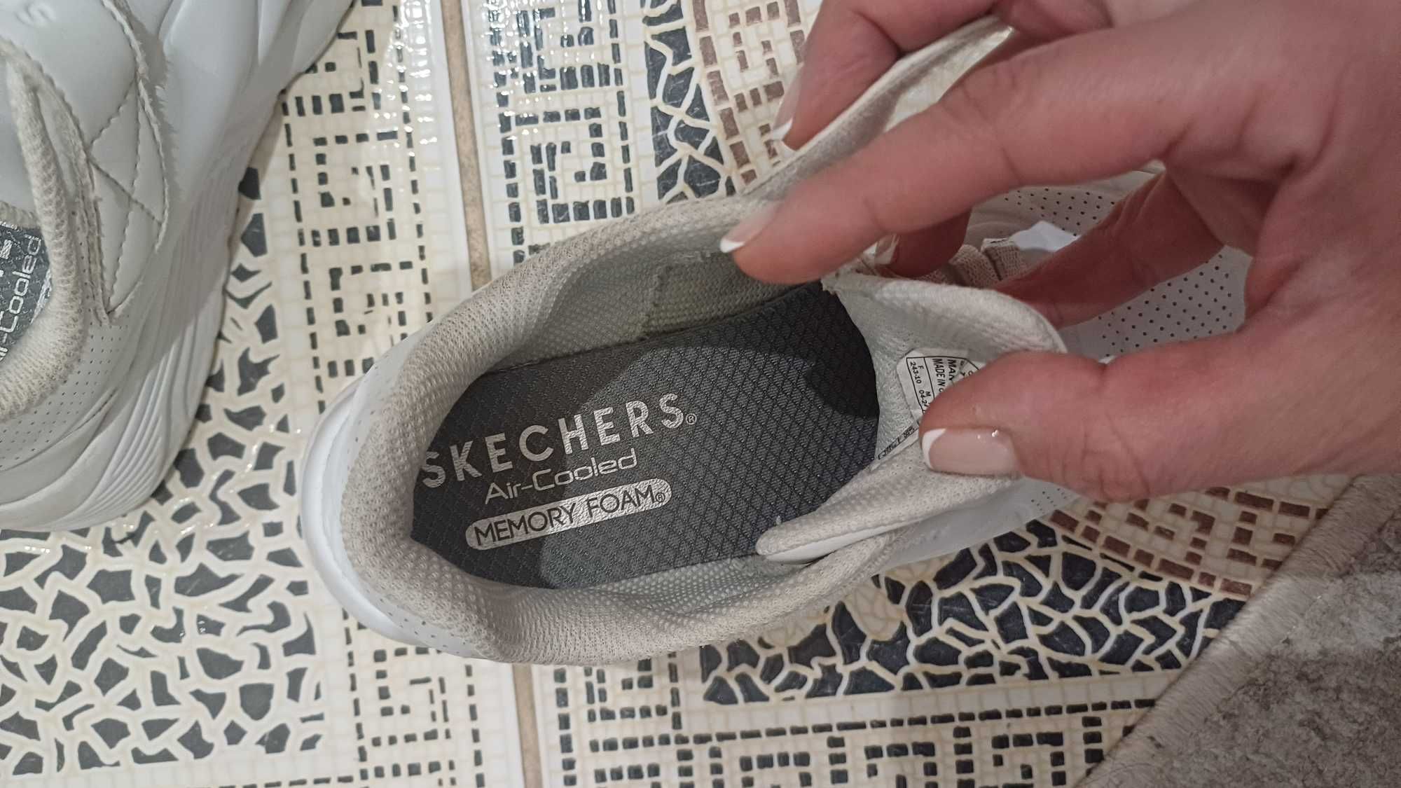 Запазени маратонки Skechers 32 номер