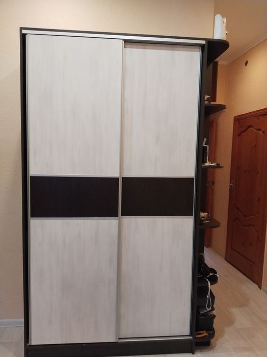Продается шкаф-купе.Прихожая.в хорошем состояний.