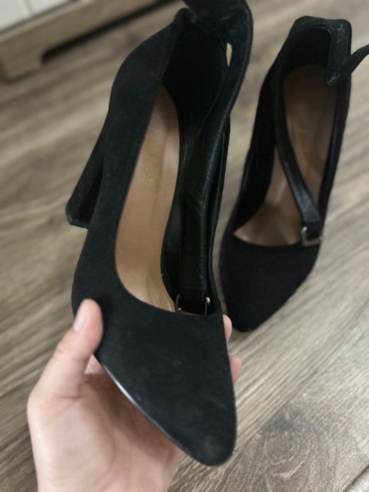 Срочно продам черные туфли