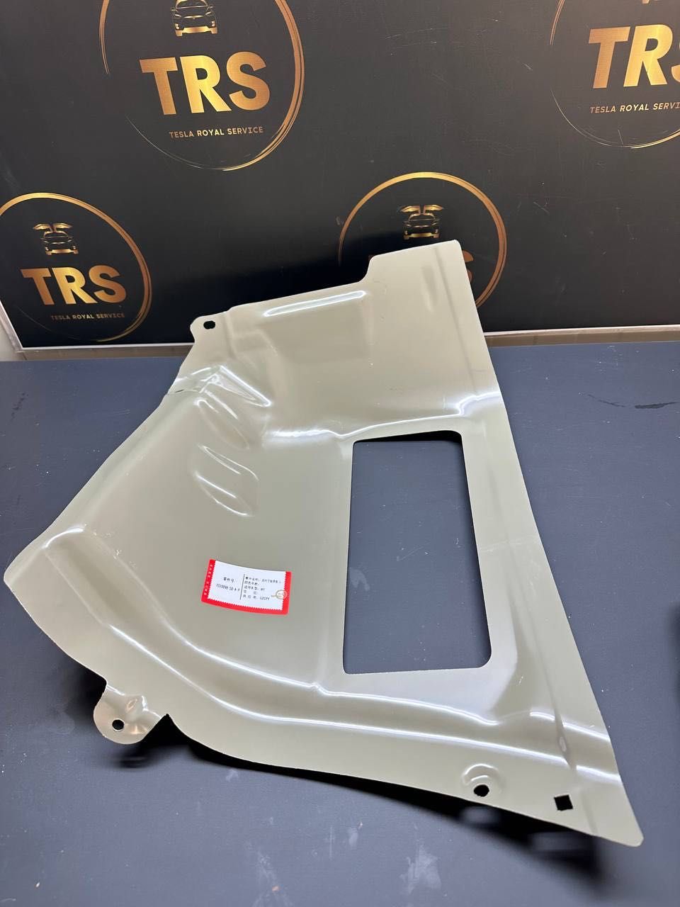 Страничен панел Tesla Model Y 2020-2023