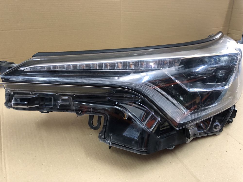 Far stanga Toyota C-HR full led 81150-F4170-00