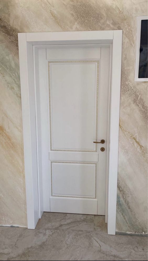Usi de interior din lemn masiv