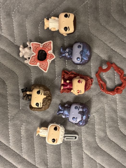 продам фигурки очень странные дела