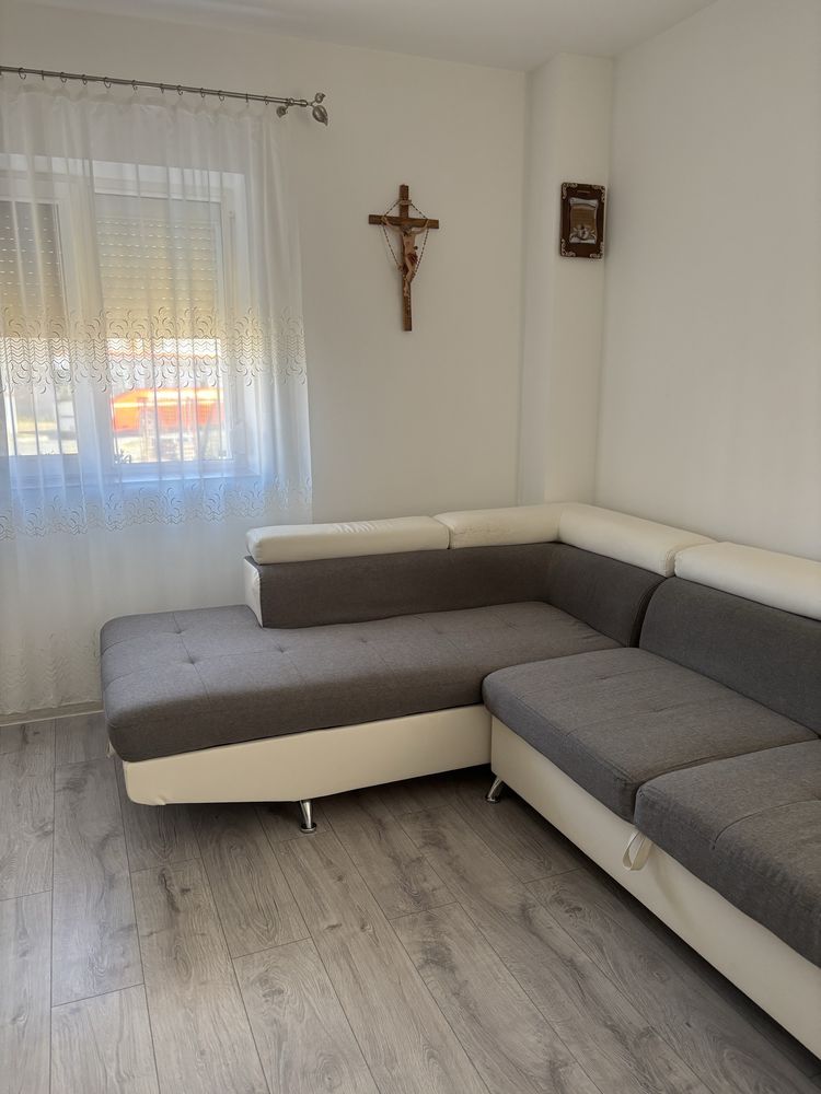 Vand coltar in stare foarte buna pret usor negociabil
