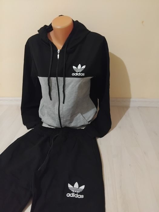 Trening dama de la Adidas.