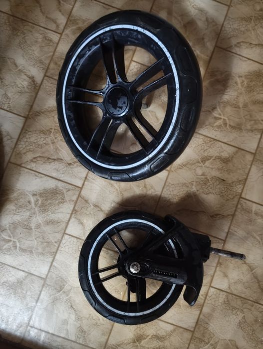 Продам детскую прогулочную коляску