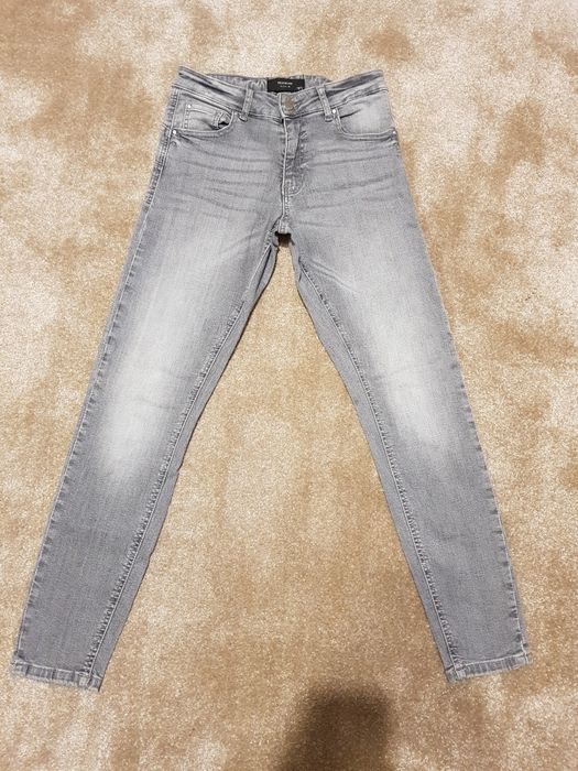 10 pantaloni tip blugi