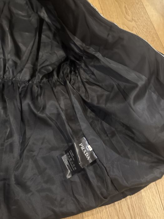 Vand geaca noua Prada marime M femei