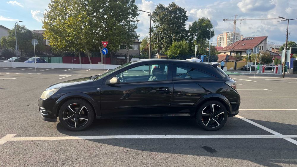 Opel Astra GTC 2 usi cu ecran android 4gb , card 64 gb