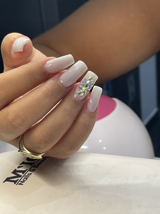 Apic unghii cu gel si semipermanenta