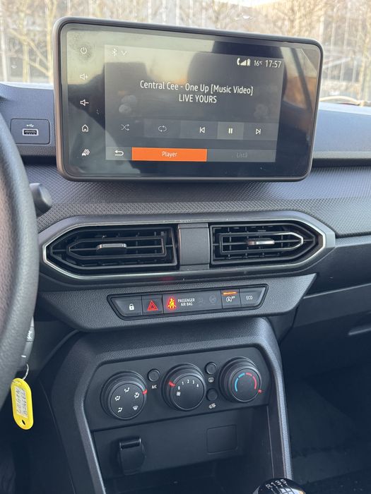 Vand/Inchiriez Taxi Logan 2021