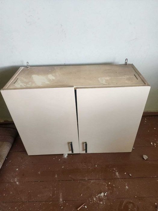 kuxuniy shkaf sotiladi