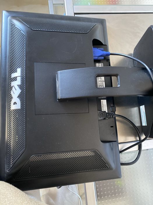 Monitor calculator Dell folosit+cabluri
