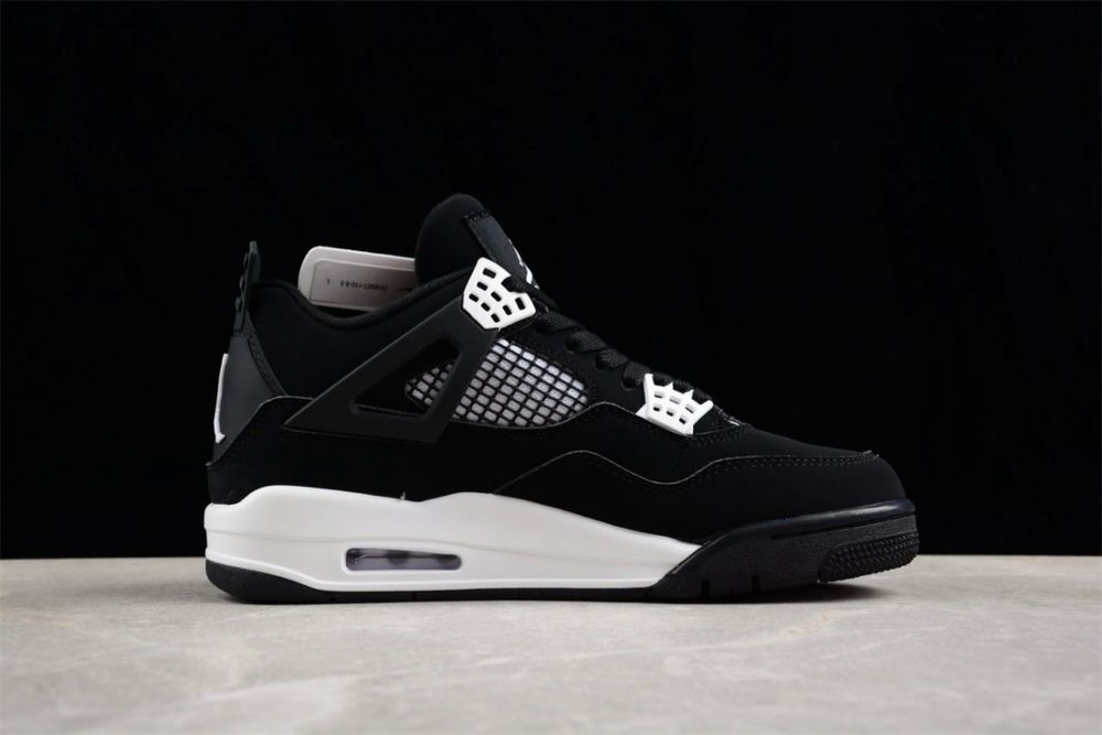 Vand Jordan 4 Thunder noi de barbati marimea 40 41 42