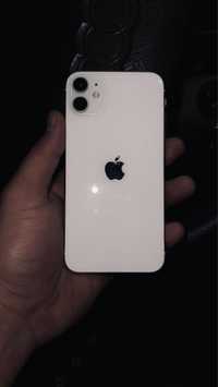 iPhone 11 белый.