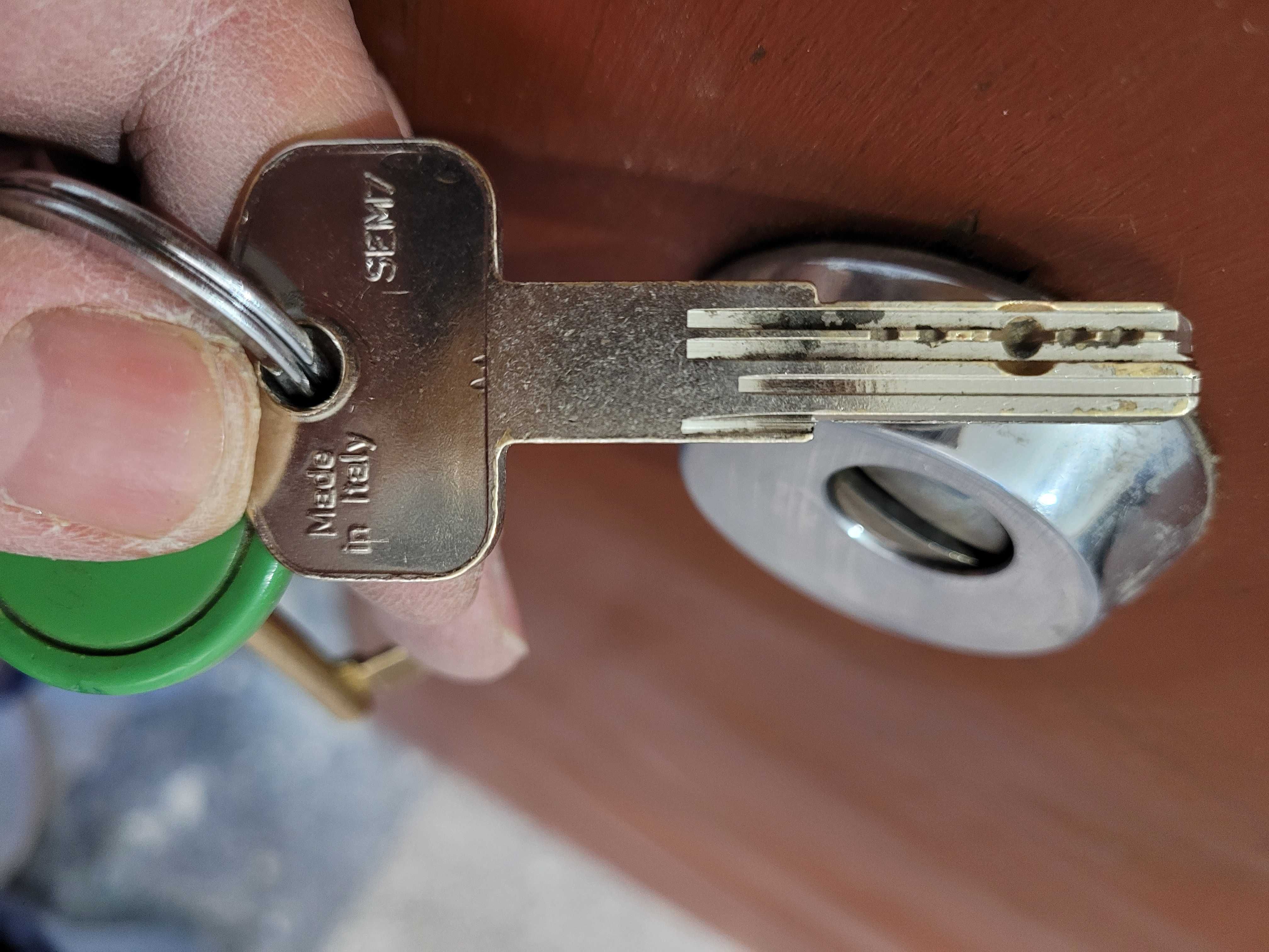 Желязна входна врата  198 х 89 см