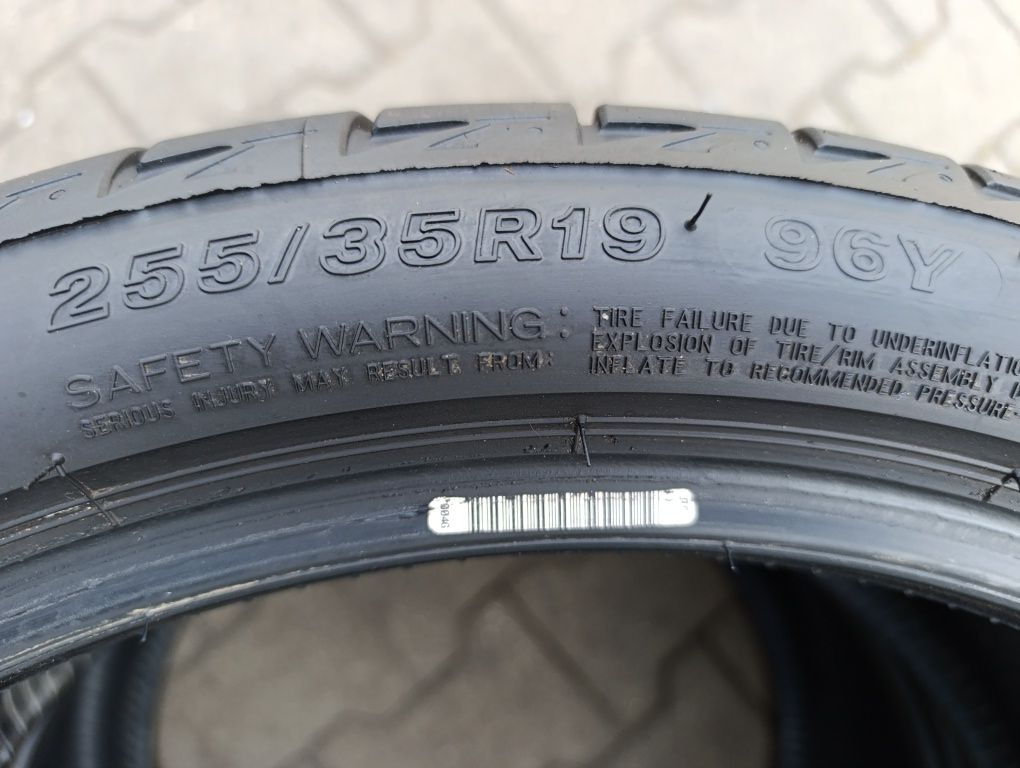 Două anvelope de vara 255 35 19 Bridgestone dot 2023 Runflat