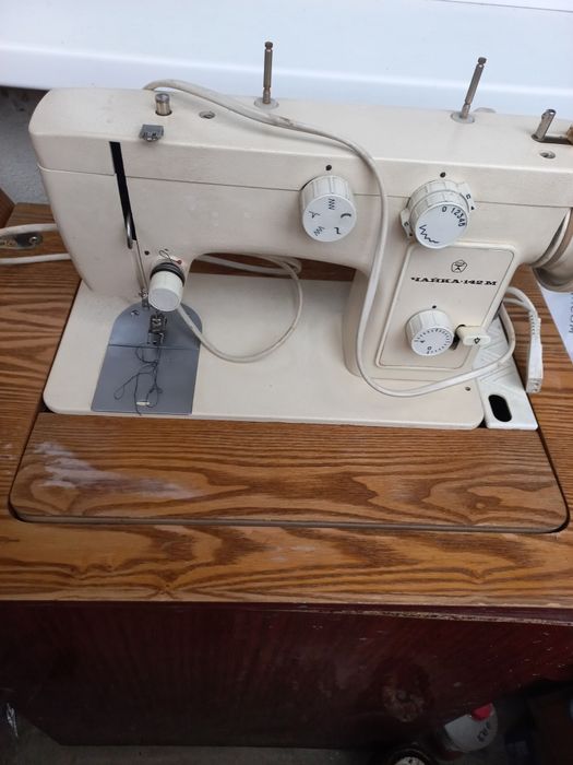 Продам швейную машинку