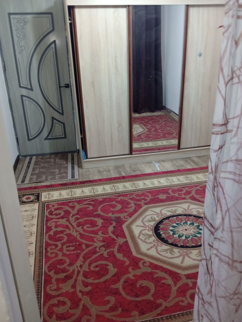 Navoiy shahar Qizilqum 4 uy 12 honadon 2 honalik uy sotiladi