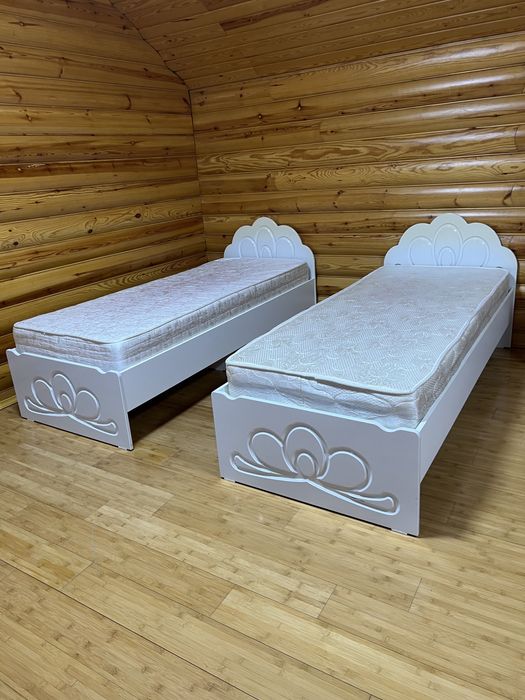 Кровати 200*85см и парта