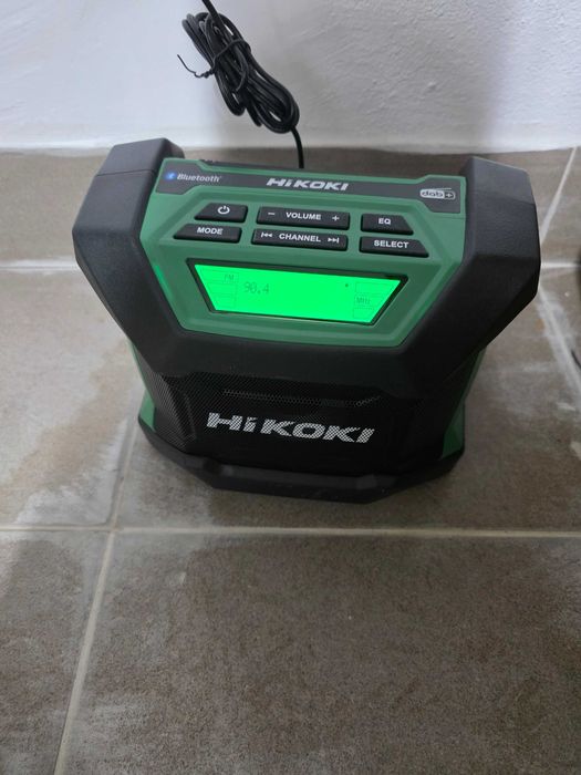 HiKOKI UR18DAW4Z radio cu acumulator 18 V
