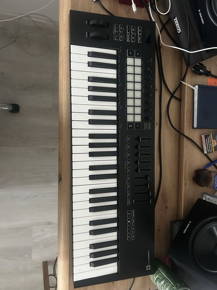 MIDI pretabil pentru studio sau live