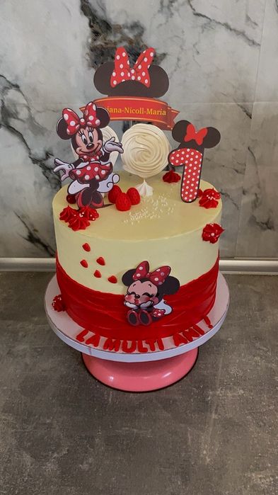 Torturi la comanda-personalizate -tort cu coronita