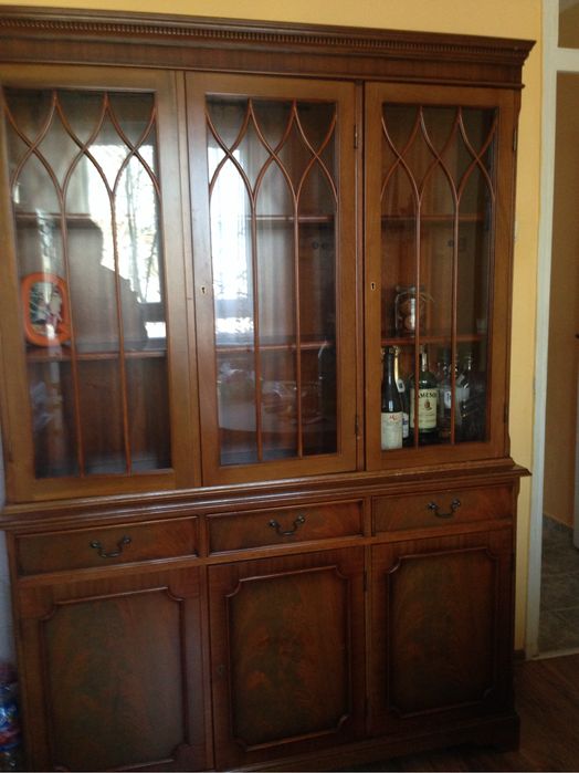 Уникален бюфет от масив