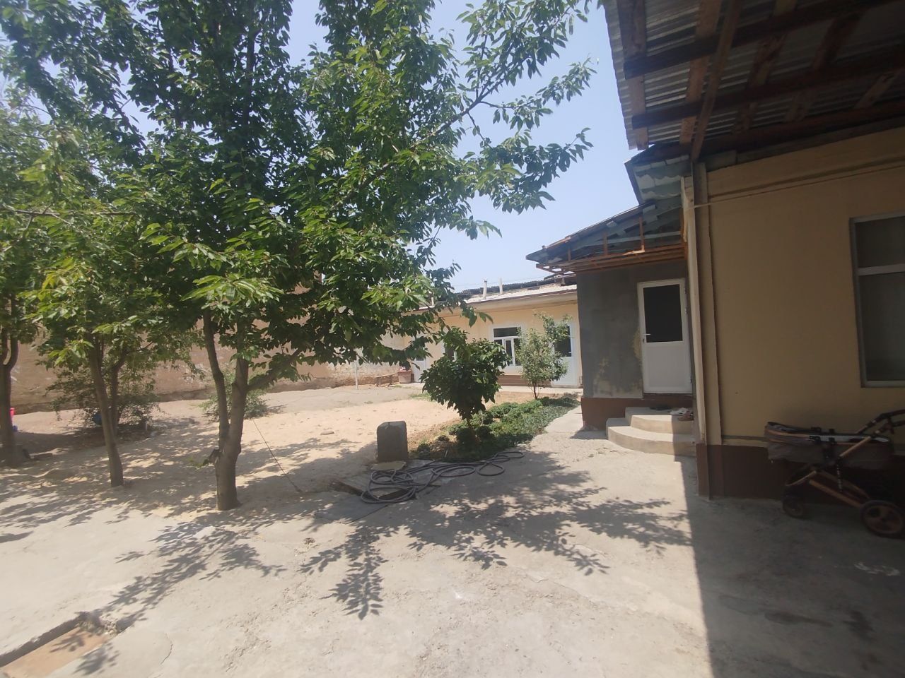 Uchastka sotiladi srochna