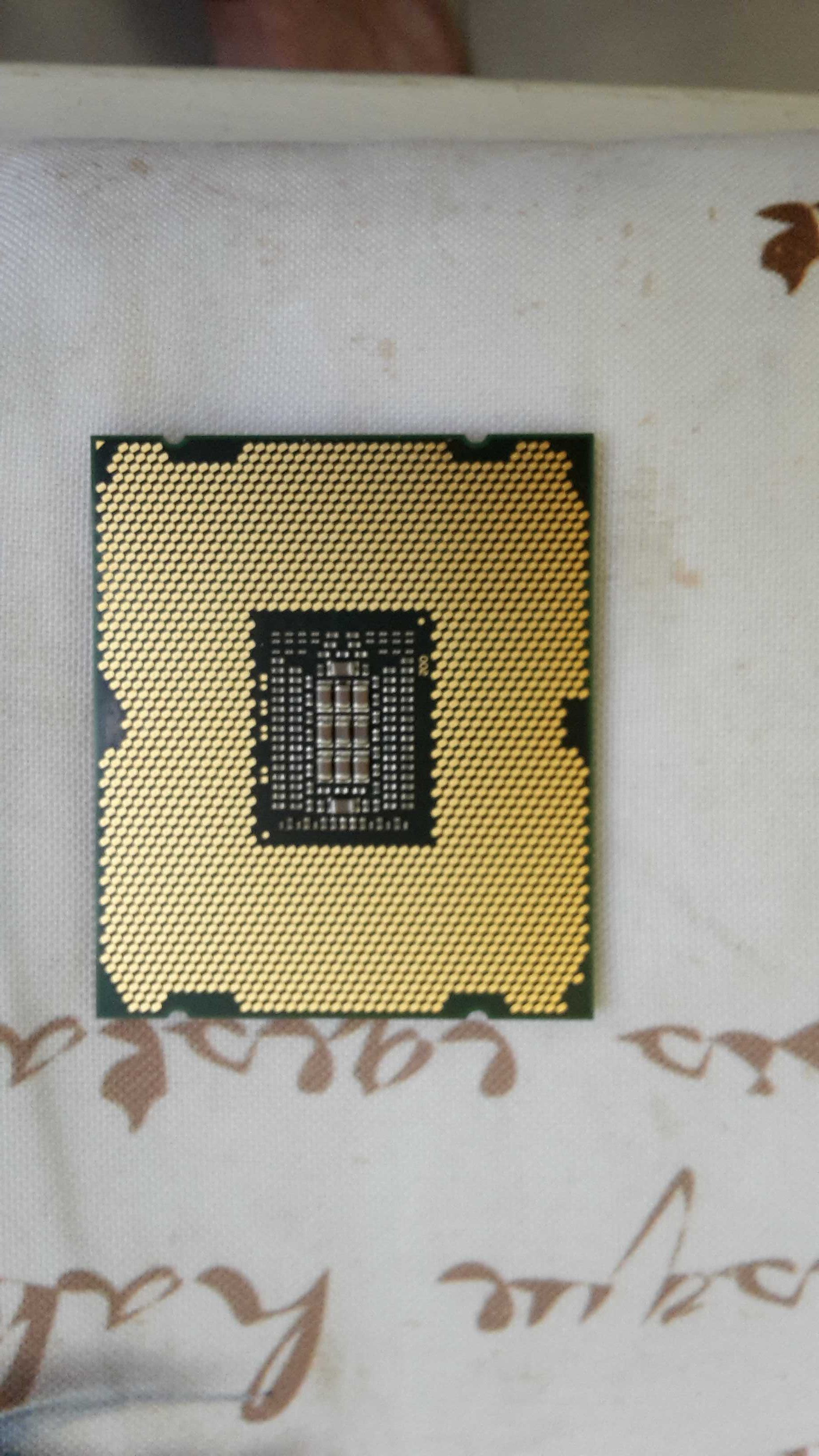 Процесор Intel® Xeon® Processor E5-2640  6/12 ядрен socket LGA2011