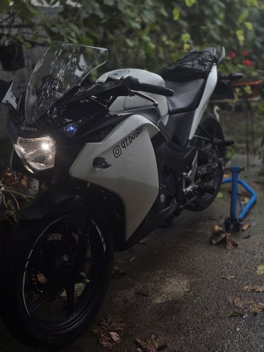 Vând cbr125r jc50