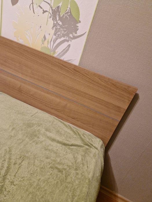 Единично легло с матрак и подматрачна рамка, с табла и място за съхран