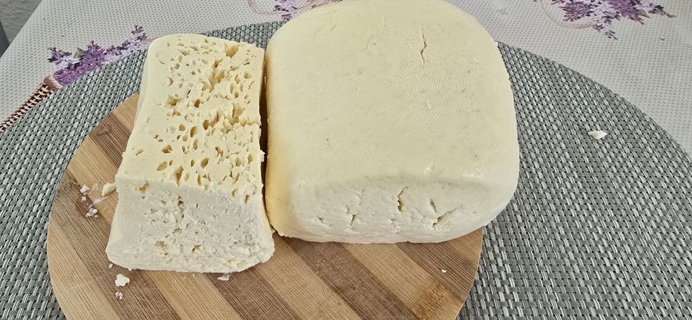 Produs tradițional de munte – Brânză vacă Horezu – Preț negociabil