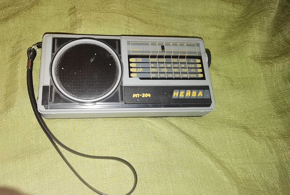 Продавам ретро радио Нейва рп- 240