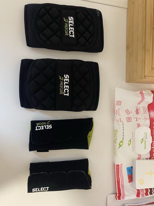 Vând două genunchiere Select Profcare