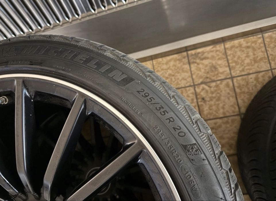 ОТИГИНАЛНИ 20' джанти за AMG GT с гуми