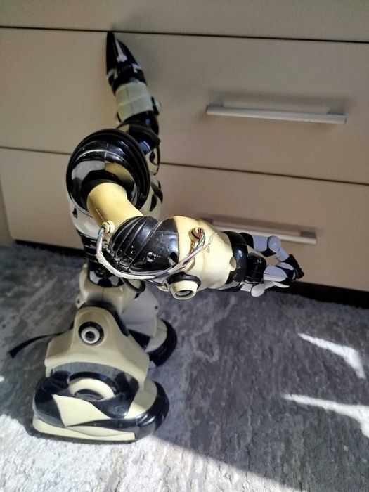 Детски робот с дистанционно лимитирана серия