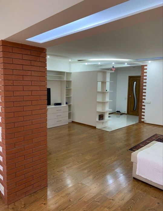 Продается 3х комнатная с ремонтом Ц-1 Садык Азимова 93м²