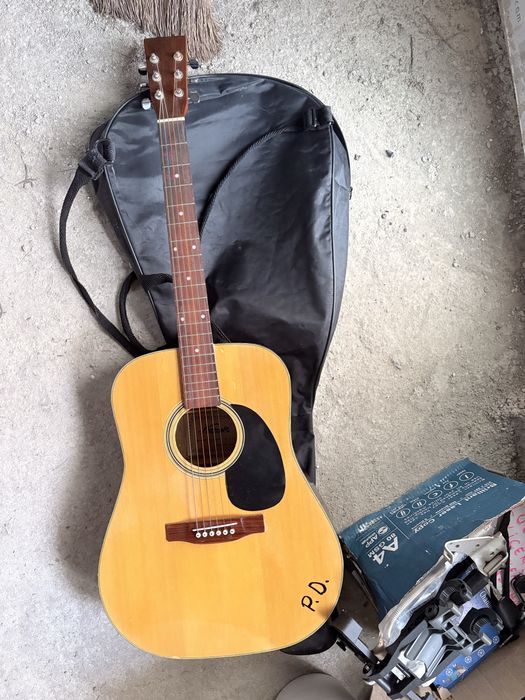 Chitara clasica in stare impecabila lemn in husa originala