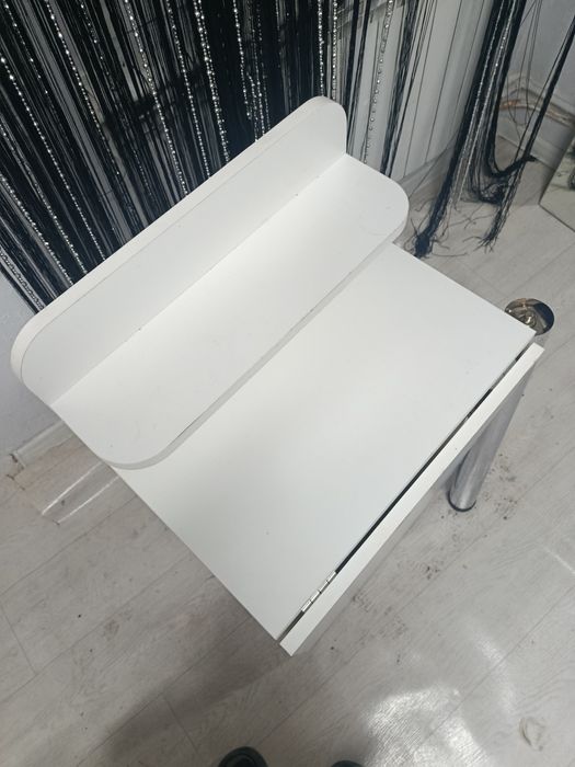 Продам столик для маникюра