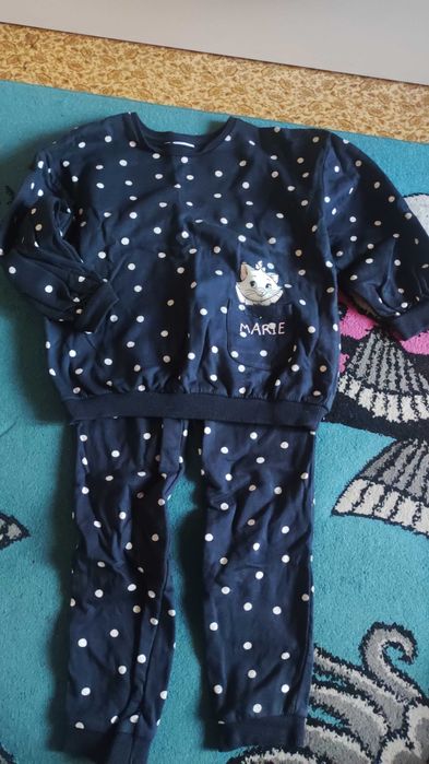 Сладурски ватирано екипче на фирма George!Обличано броени пъти!